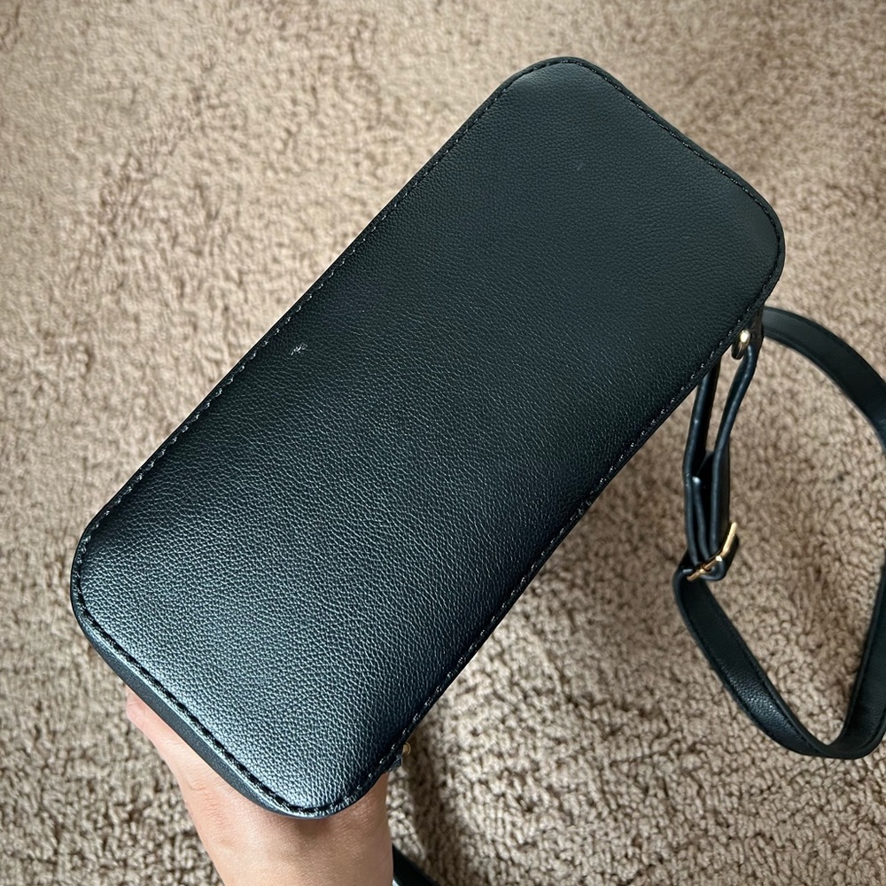 Guess backpack 🎒 - Picture 5 of 6